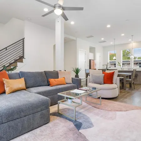 Urban Oasis 1 Mile From Ut Plus Garage And Rooftop